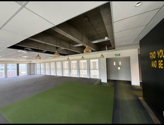 383.50M² OFFICE TO LET IN FORESHORE